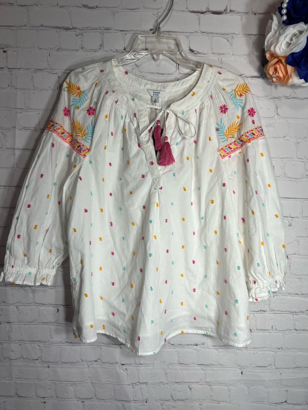 NWT Crown & Ivy embroidered peasant blouse